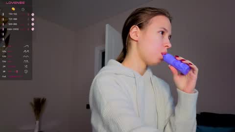 Snapshot of emma_clon chatting on 29, 9, 2025 Emma online show from 29, 9, 2025