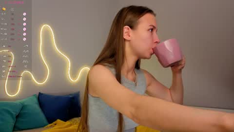 Snapshot of emma_clon chatting on 13, 6, 2026 Emma online show from 13, 6, 2026