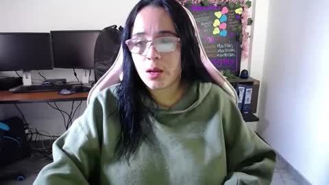 Snapshot of emma_evans07 chatting on 24, 12, 2024 emmy online show from 24, 12, 2024