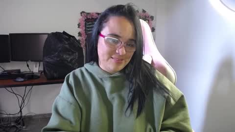 Snapshot of emma_evans07 chatting on 24, 12, 2024 emmy online show from 24, 12, 2024