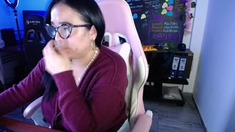 Snapshot of emma_evans07 chatting on 30, 12, 2024 emmy online show from 30, 12, 2024