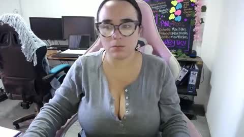 Snapshot of emma_evans07 chatting on 22, 1, 2025 emmy online show from 22, 1, 2025