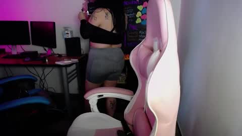 Snapshot of emma_evans07 chatting on 26, 1, 2025 emmy online show from 26, 1, 2025