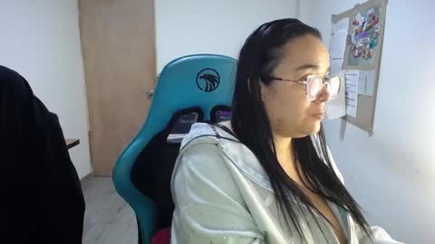 Snapshot of emma_evans07 chatting on 24, 10, 2025 emmy online show from 24, 10, 2025