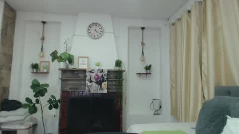 Snapshot of emma_hassani chatting on 20, 4, 2026 Tell me Emma online show from 20, 4, 2026