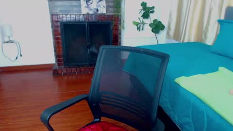 Snapshot of emma_hassani chatting on 21, 5, 2026 Tell me Emma online show from 21, 5, 2026