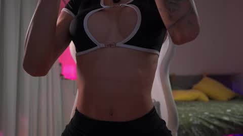 Snapshot of emma_land chatting on 27, 2, 2025 online show from 27, 2, 2025