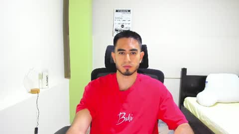 Snapshot of emma_muscle_ chatting on 5, 7, 2026 emma online show from 5, 7, 2026