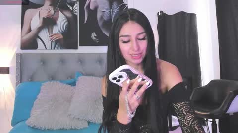 Emma Rosse11 online show from 11, 11, 2025