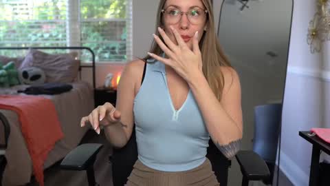 Emma Ruby online show from 5, 12, 2024