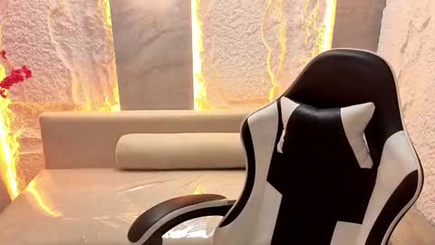 Snapshot of emma_smith_tp chatting on 12, 9, 2025 Emma online show from 12, 9, 2025