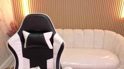 Snapshot of emma_smith_tp chatting on 19, 9, 2025 Emma online show from 19, 9, 2025