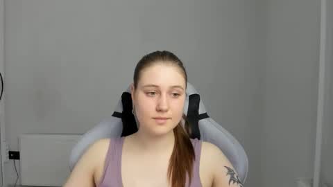 Snapshot of emma_sweettyy chatting on 9, 6, 2026 Emma online show from 9, 6, 2026
