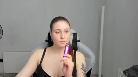 Snapshot of emma_sweettyy chatting on 15, 6, 2026 Emma online show from 15, 6, 2026