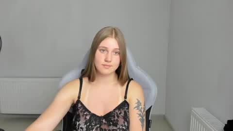 Snapshot of emma_sweettyy chatting on 6, 7, 2026 Emma online show from 6, 7, 2026