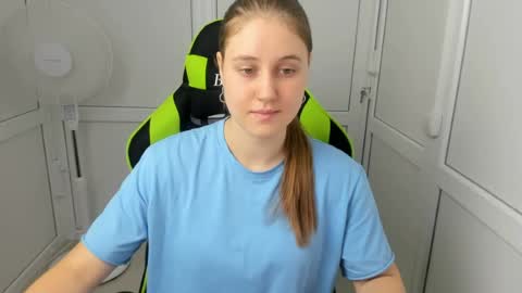 Snapshot of emma_sweettyy chatting on 17, 7, 2026 Emma online show from 17, 7, 2026