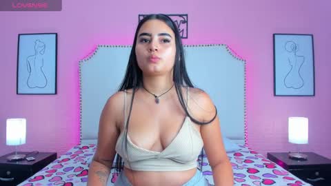 emma_whitee_ online show from 1, 11, 2025