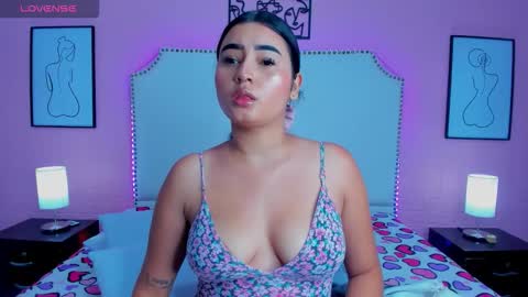 emma_whitee_ online show from 7, 11, 2025