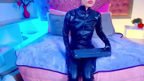 neko  online show from 10, 11, 2025