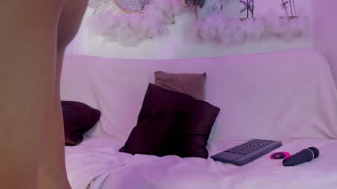 Emma Duque online show from 6, 4, 2026