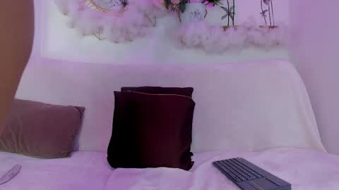 Emma Duque online show from 18, 4, 2026