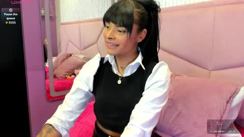 Snapshot of emmaebony_ chatting on 6, 5, 2026 emmaebony_ online show from 6, 5, 2026