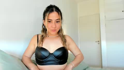 Snapshot of emmakj_ chatting on 20, 10, 2025 emmakj_ online show from 20, 10, 2025