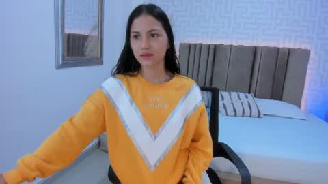 Snapshot of emmalily_ chatting on 8, 8, 2026 emmalily_ online show from 8, 8, 2026
