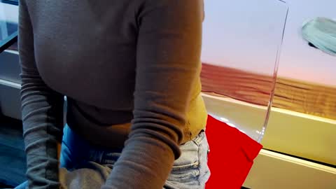 Emma Mavis online show from 13, 12, 2024