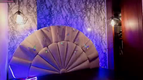Snapshot of emmamiller__ chatting on 31, 5, 2026 online show from 31, 5, 2026