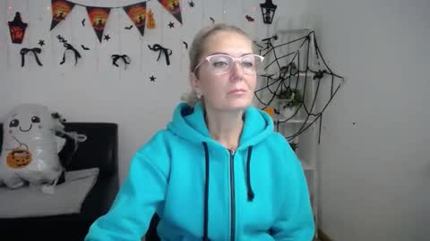 Snapshot of emmapark738567 chatting on 2, 11, 2025 Emma online show from 2, 11, 2025