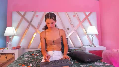 Snapshot of emmapetty chatting on 29, 9, 2025 Emmapetty online show from 29, 9, 2025