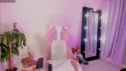 Emma Russell online show from 21, 4, 2026