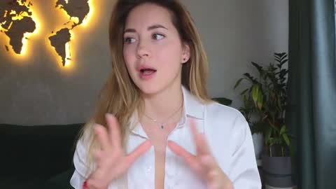 Snapshot of emmi_rosee chatting on 27, 2, 2026 Miss Emmi online show from 27, 2, 2026