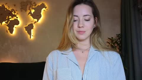 Snapshot of emmi_rosee chatting on 15, 3, 2026 Miss Emmi online show from 15, 3, 2026