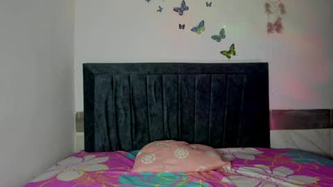Snapshot of emmie_bunny chatting on 14, 4, 2026 Emmie online show from 14, 4, 2026