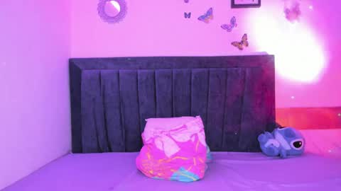 Snapshot of emmie_bunny chatting on 21, 4, 2026 Emmie online show from 21, 4, 2026
