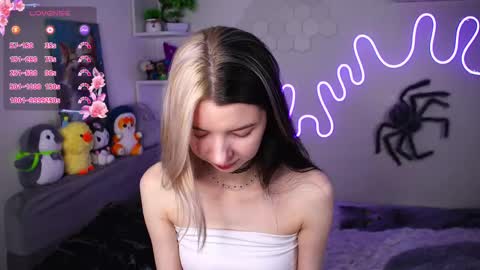 emmie_everly online show from 16, 4, 2026