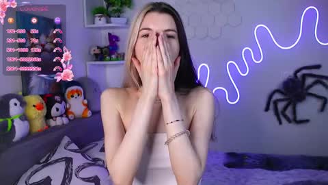 Snapshot of emmie_everly chatting on 15, 5, 2026 emmie_everly online show from 15, 5, 2026