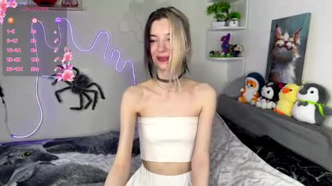 Snapshot of emmie_everly chatting on 26, 5, 2026 emmie_everly online show from 26, 5, 2026