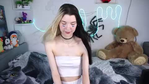 Snapshot of emmie_everly chatting on 18, 7, 2026 emmie_everly online show from 18, 7, 2026