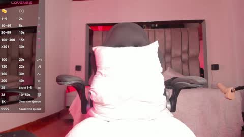 Snapshot of emmily_savage chatting on 13, 12, 2024 online show from 13, 12, 2024