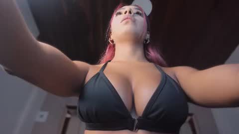 Snapshot of emmily_savage chatting on 10, 7, 2026 online show from 10, 7, 2026