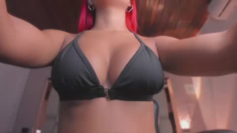 Snapshot of emmily_savage chatting on 22, 7, 2026 online show from 22, 7, 2026