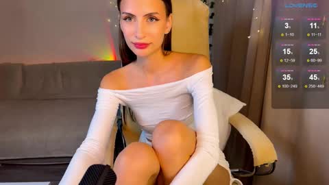 Snapshot of emmybell_ chatting on 25, 9, 2025 Emmy online show from 25, 9, 2025