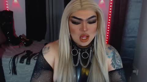 Snapshot of empressmichellexx chatting on 5, 3, 2026 Mistress Michelle online show from 5, 3, 2026