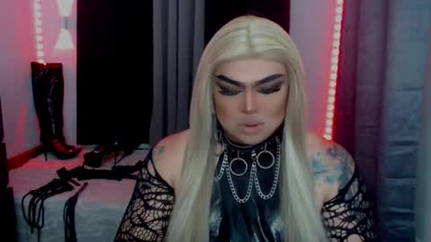 Snapshot of empressmichellexx chatting on 10, 5, 2026 Mistress Michelle online show from 10, 5, 2026