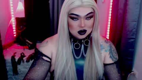Snapshot of empressmichellexx chatting on 15, 5, 2026 Mistress Michelle online show from 15, 5, 2026
