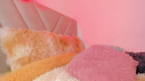 Snapshot of emy_colee chatting on 18, 12, 2024 Emy online show from 18, 12, 2024