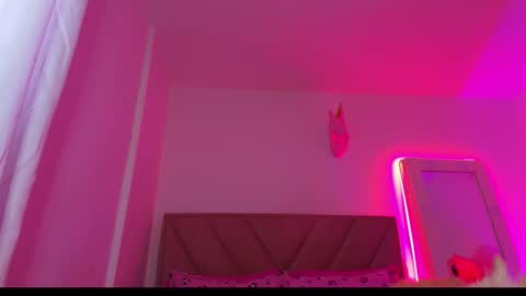 Snapshot of emy_colee chatting on 19, 1, 2026 Emy online show from 19, 1, 2026